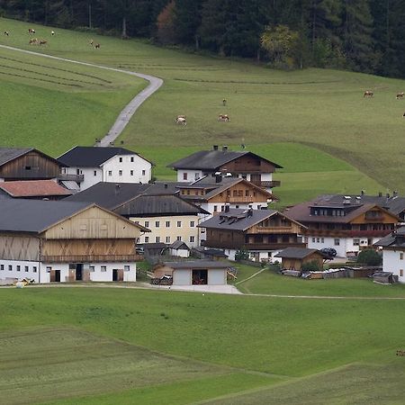 Appartments Jagerhof Braies  Bagian luar foto