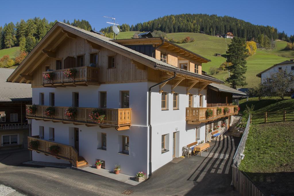 Appartments Jagerhof Braies  Bagian luar foto