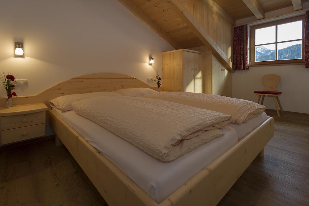 Appartments Jagerhof Braies  Ruang foto