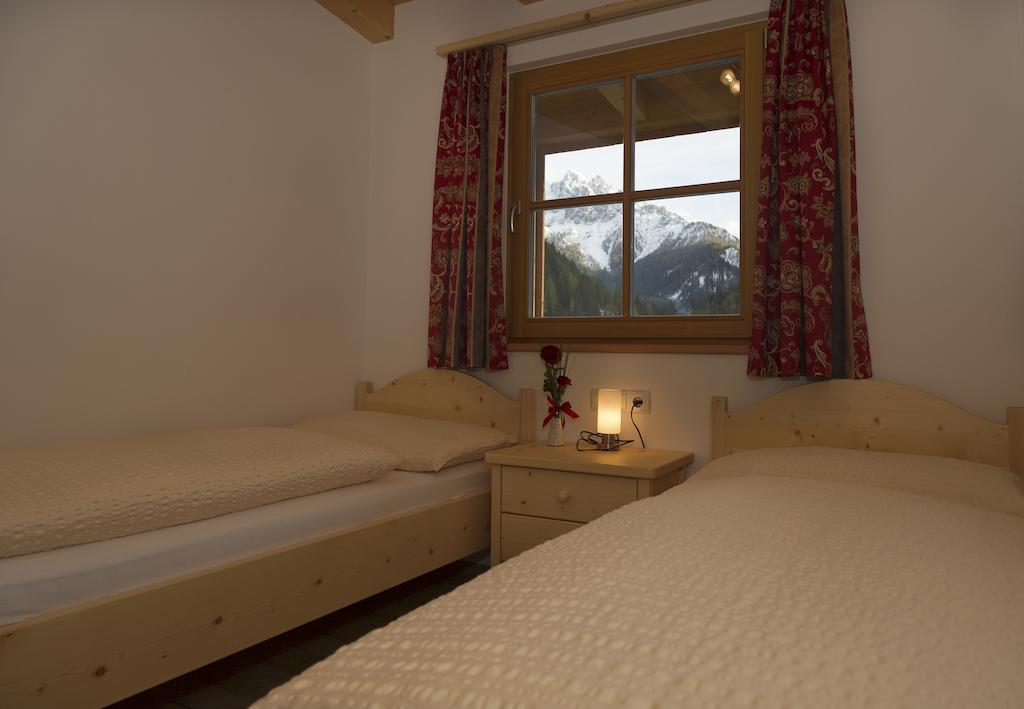 Appartments Jagerhof Braies  Ruang foto